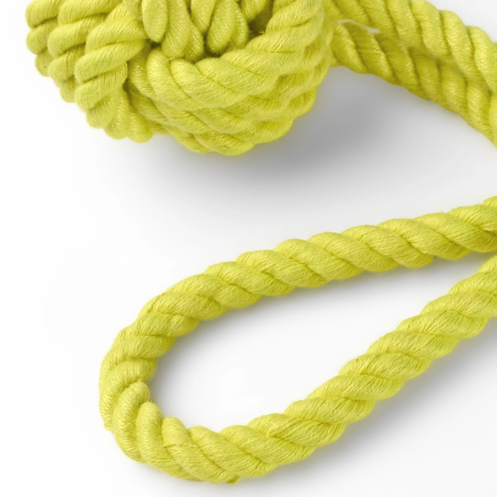 Rope-ball-close-up-1-EDIT.webp